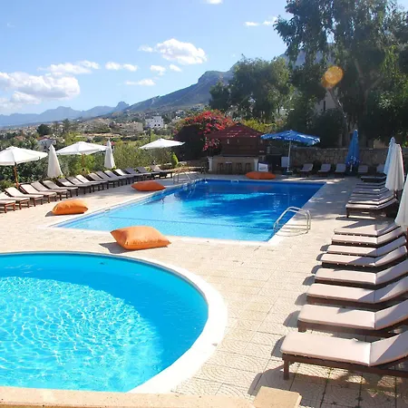 Bellapais Monastery Village Hotel 3*
