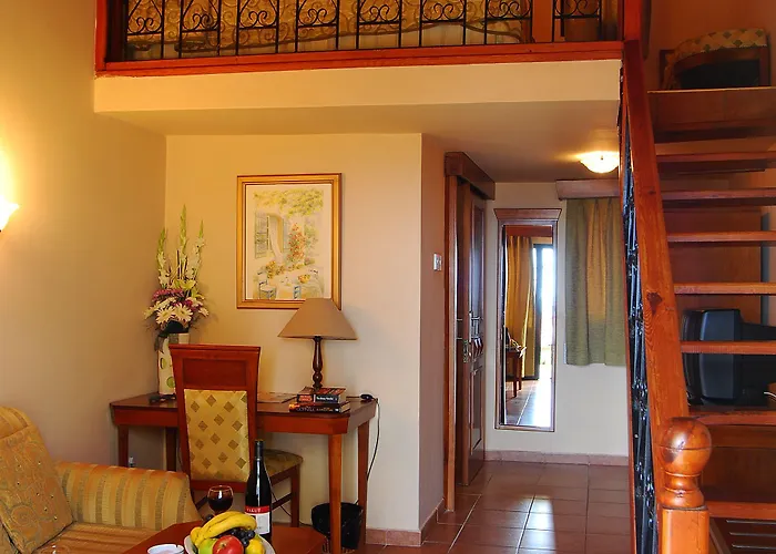 Semesterbostad Bellapais Monastery Village *